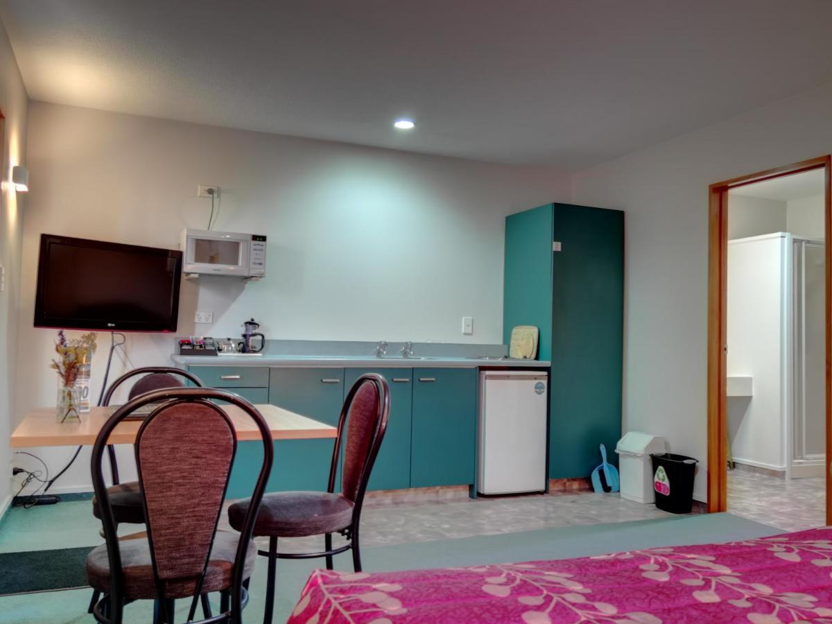 อะชัวร์ แอมบาสซาเดอร์ มอเตอร์ ลอดจ์ Motel อามารู ภายนอก รูปภาพ