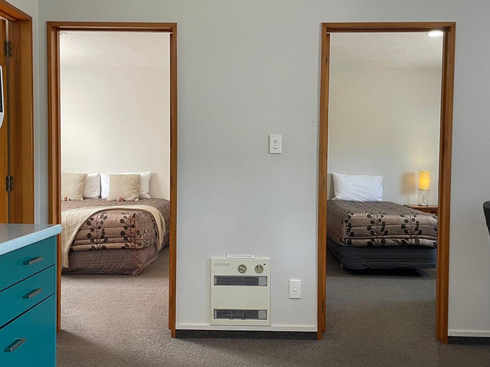 อะชัวร์ แอมบาสซาเดอร์ มอเตอร์ ลอดจ์ Motel อามารู ภายนอก รูปภาพ