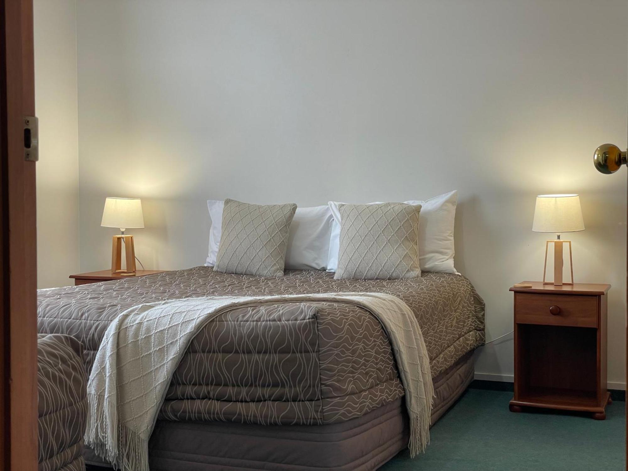 อะชัวร์ แอมบาสซาเดอร์ มอเตอร์ ลอดจ์ Motel อามารู ภายนอก รูปภาพ