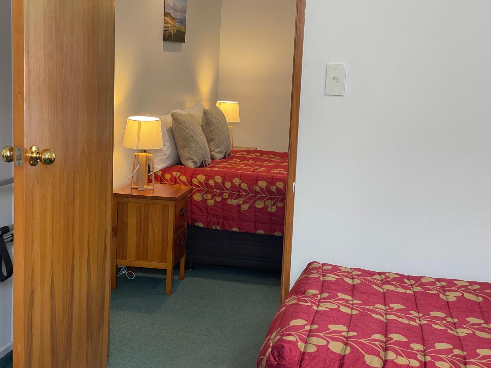 อะชัวร์ แอมบาสซาเดอร์ มอเตอร์ ลอดจ์ Motel อามารู ภายนอก รูปภาพ