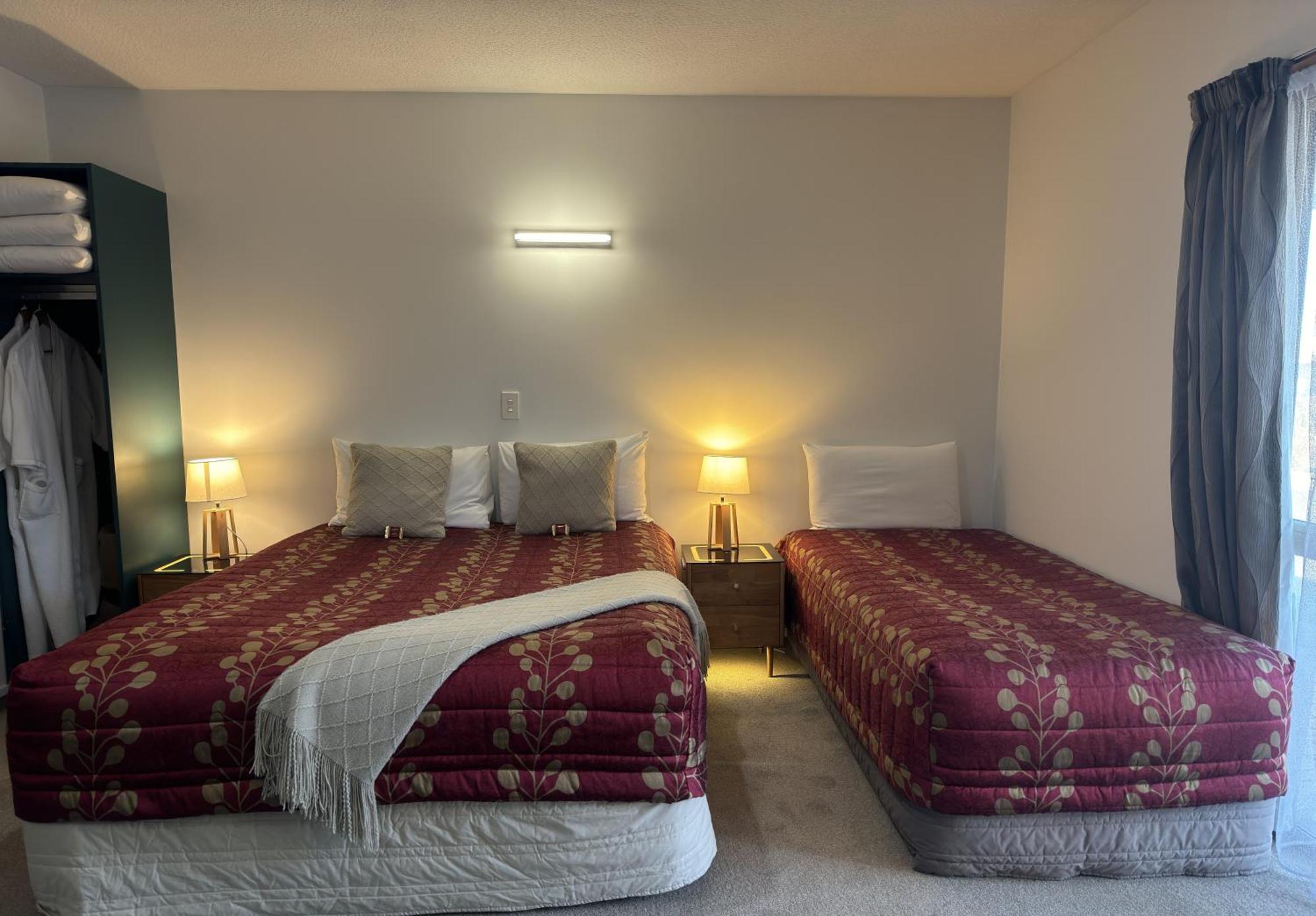 อะชัวร์ แอมบาสซาเดอร์ มอเตอร์ ลอดจ์ Motel อามารู ภายนอก รูปภาพ