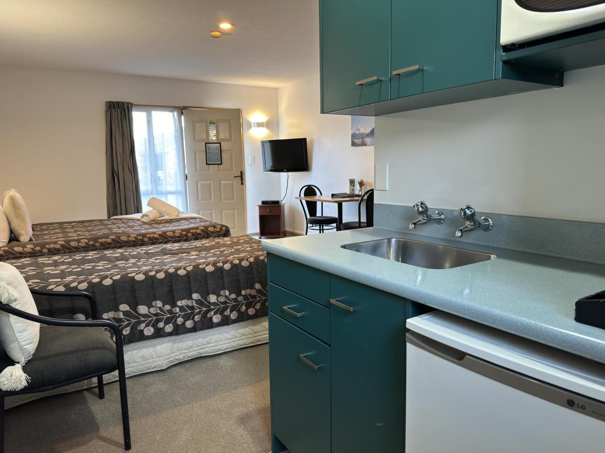 อะชัวร์ แอมบาสซาเดอร์ มอเตอร์ ลอดจ์ Motel อามารู ภายนอก รูปภาพ